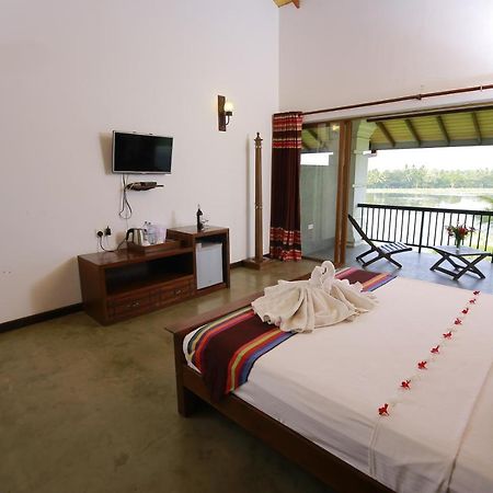 Diya Dahara Lake Resort Yala Exterior foto