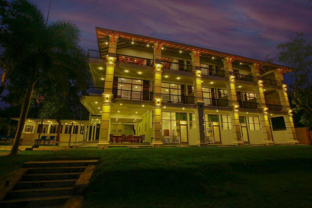 Diya Dahara Lake Resort Yala Exterior foto