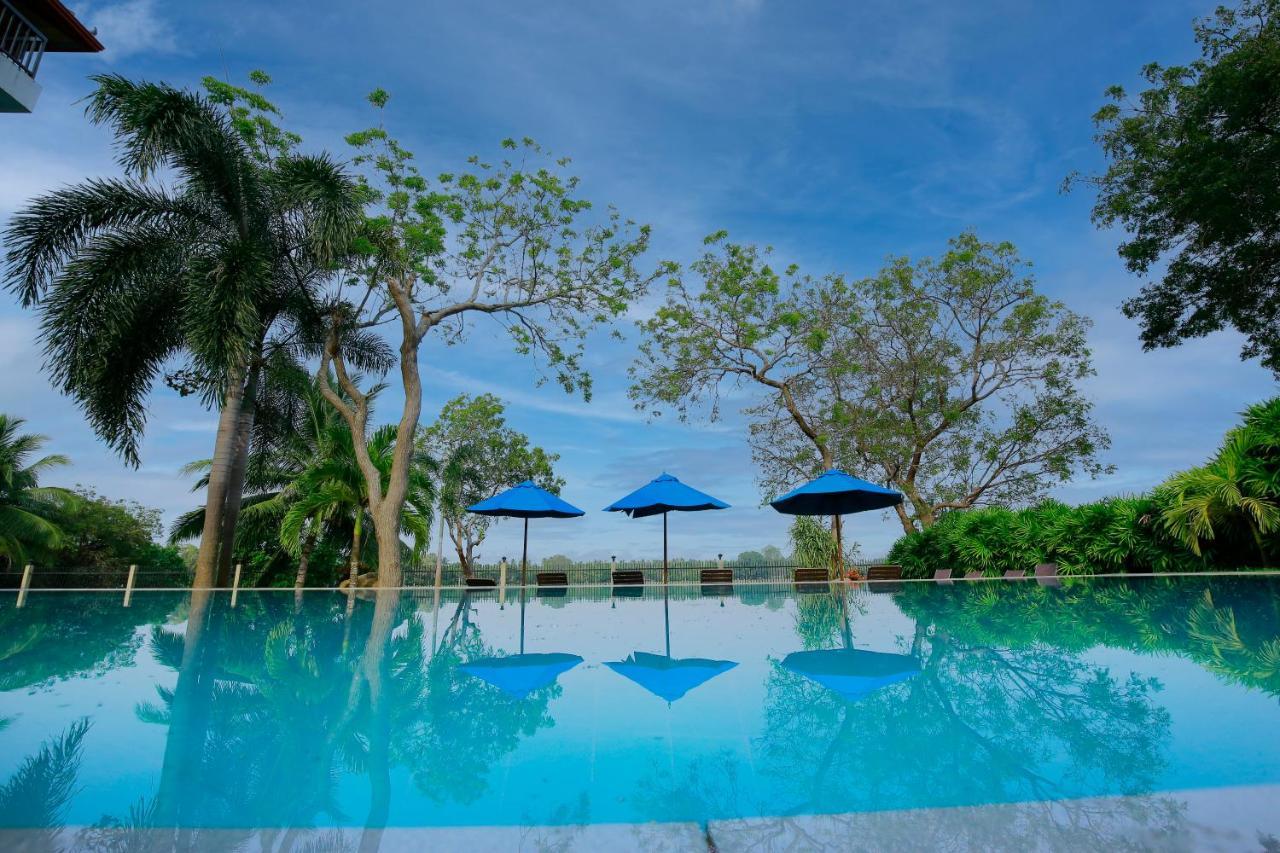Diya Dahara Lake Resort Yala Exterior foto