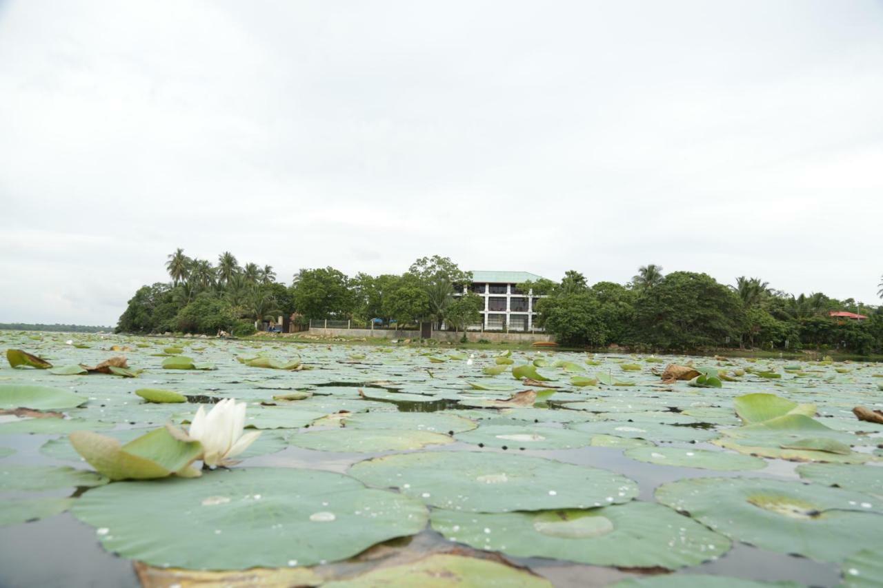 Diya Dahara Lake Resort Yala Exterior foto